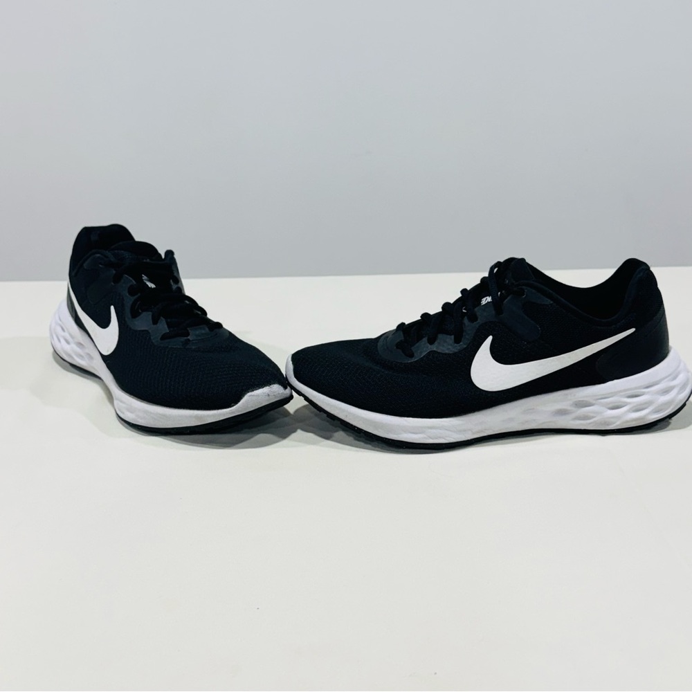 🔥Nike REVOLUTION 6 Mens Black White Sneakers Size 10 DD8475